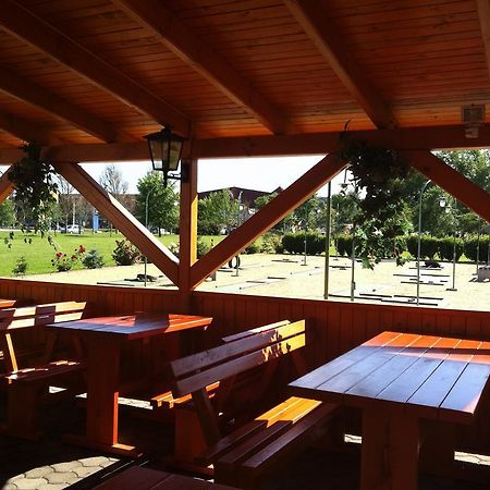 Hotel Golf Etterem Es Panzio Kaposvár Zewnętrze zdjęcie