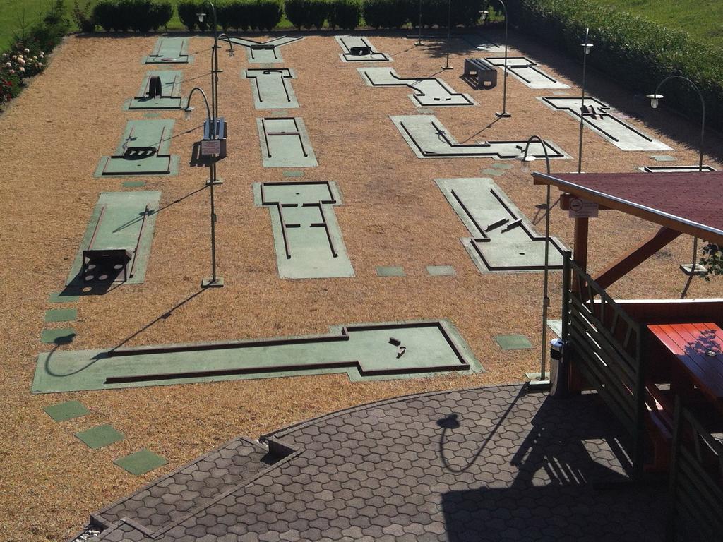 Hotel Golf Etterem Es Panzio Kaposvár Zewnętrze zdjęcie