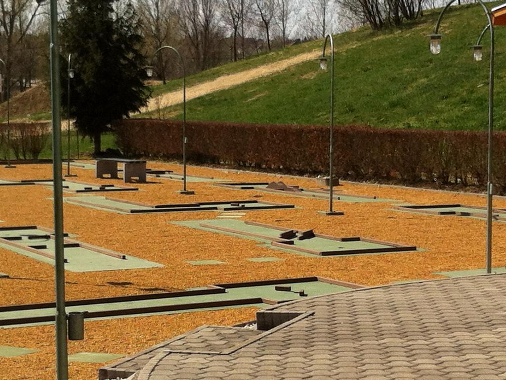 Hotel Golf Etterem Es Panzio Kaposvár Zewnętrze zdjęcie