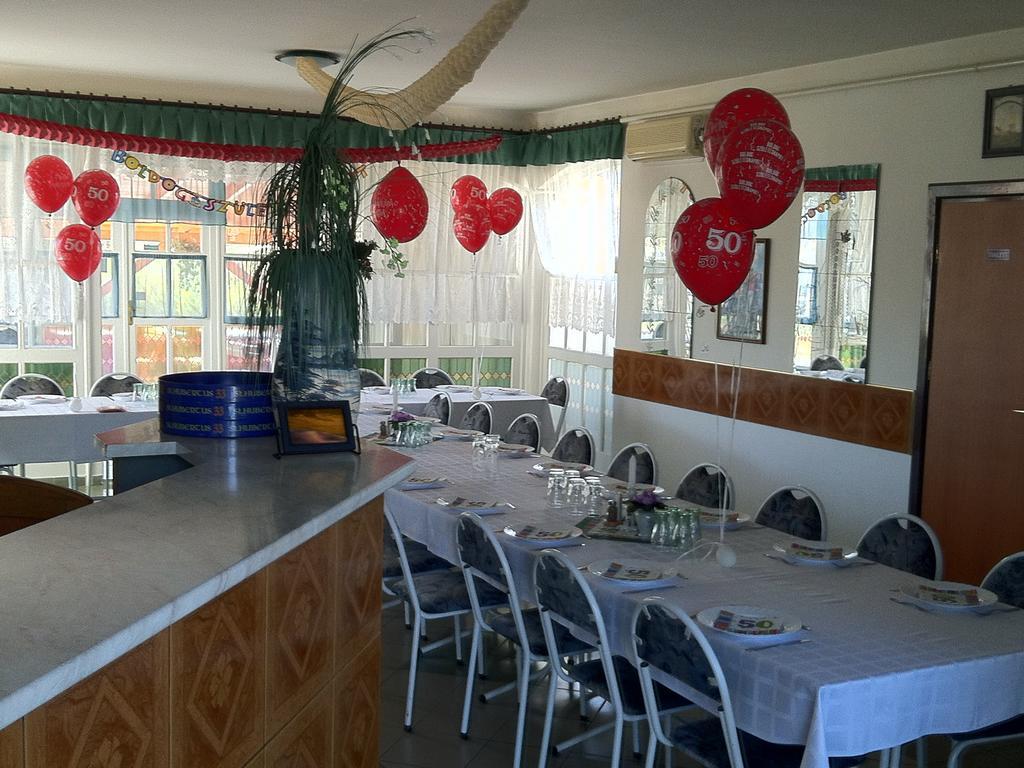 Hotel Golf Etterem Es Panzio Kaposvár Zewnętrze zdjęcie
