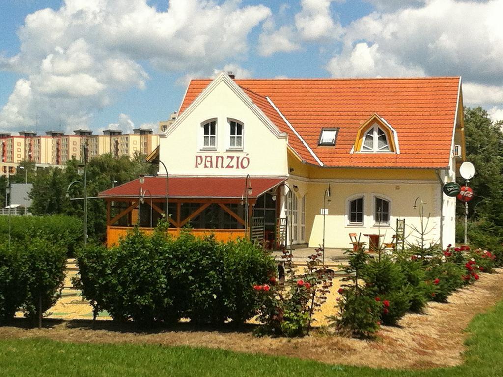Hotel Golf Etterem Es Panzio Kaposvár Zewnętrze zdjęcie