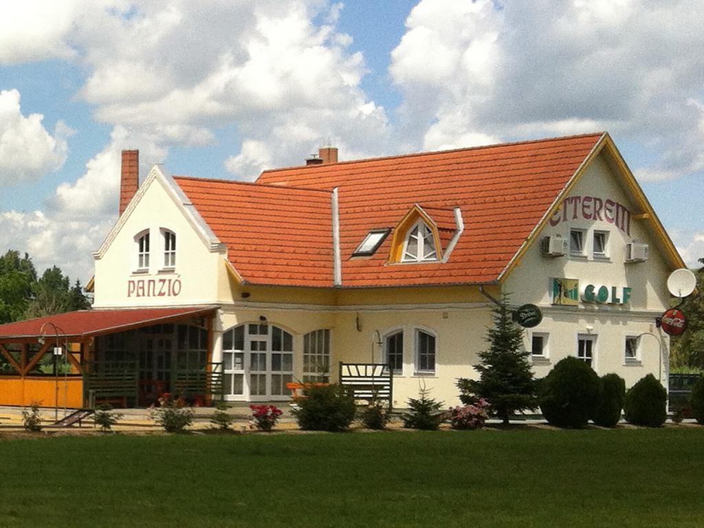 Hotel Golf Etterem Es Panzio Kaposvár Zewnętrze zdjęcie