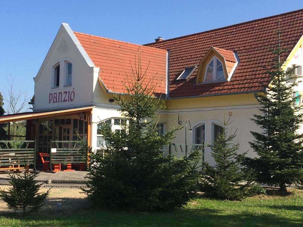 Hotel Golf Etterem Es Panzio Kaposvár Zewnętrze zdjęcie
