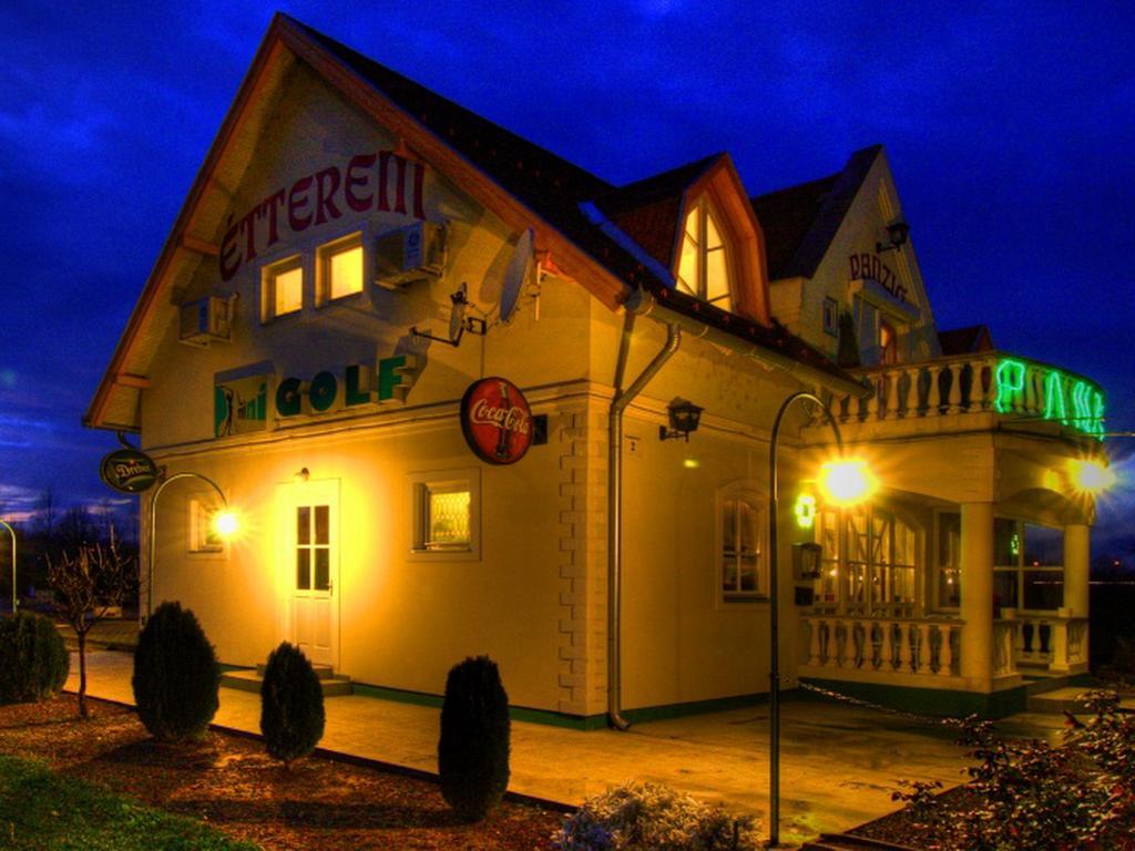 Hotel Golf Etterem Es Panzio Kaposvár Zewnętrze zdjęcie