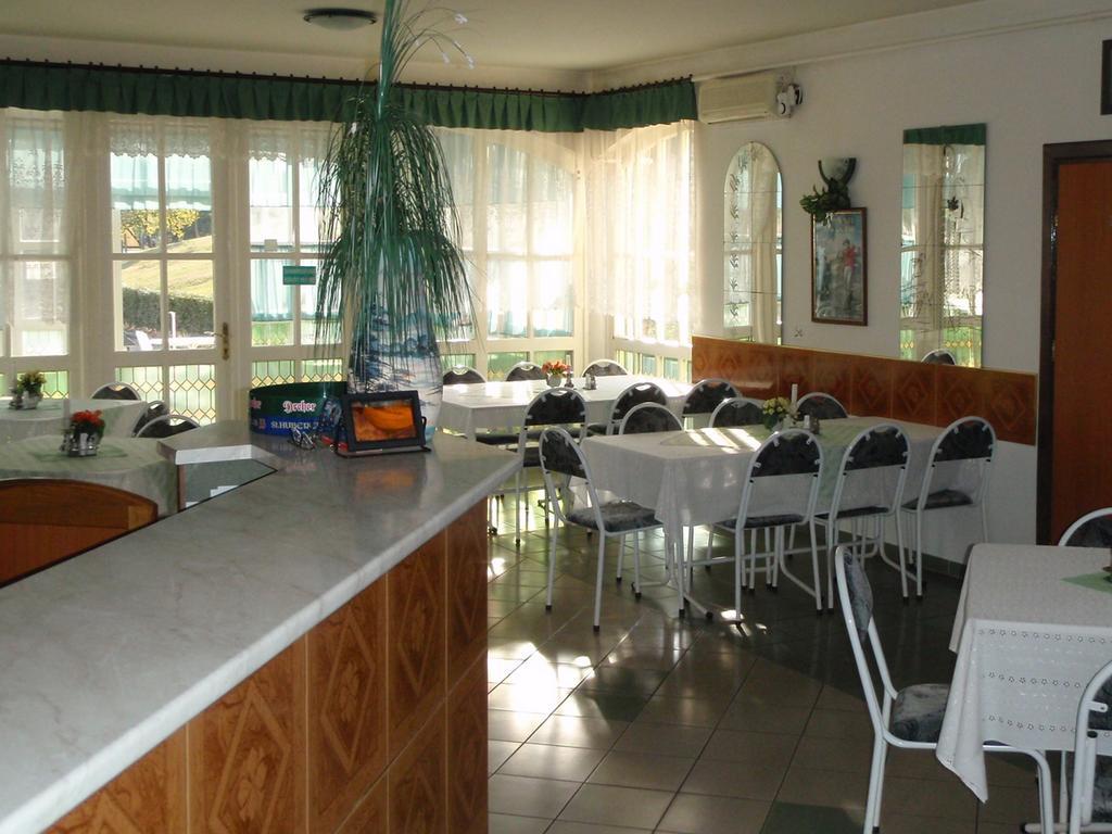 Hotel Golf Etterem Es Panzio Kaposvár Zewnętrze zdjęcie